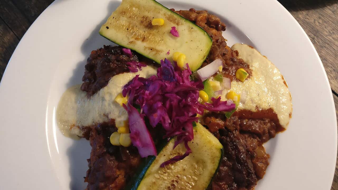 Image for read more article 'donde los clientes pagan lo que pueden y cocinan voluntarios'