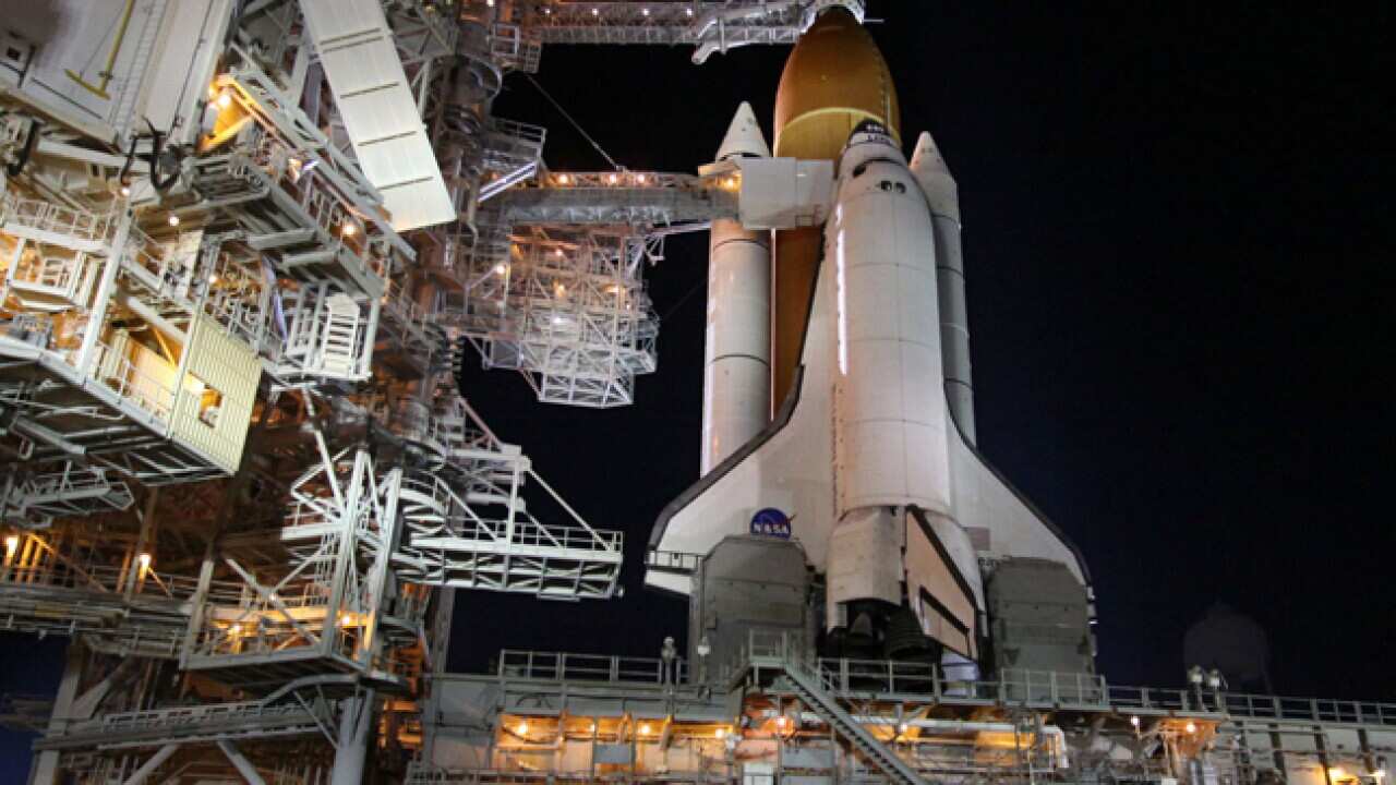 space_shuttle_delay_300411_B_AAP_122682551