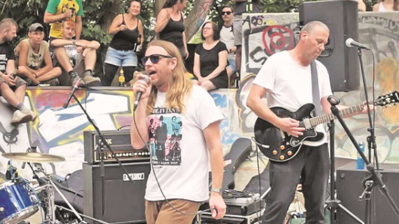Australijska grupa Zirodent na turneji u Evropi i Srbiji,Predrag Delibasic,gitarista i pisac pesama