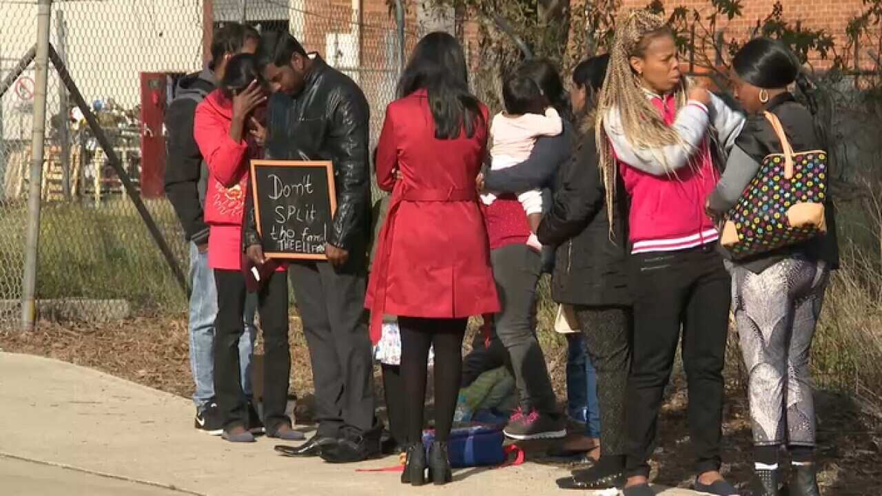Protesters at Villawood immigration centre (SBS)