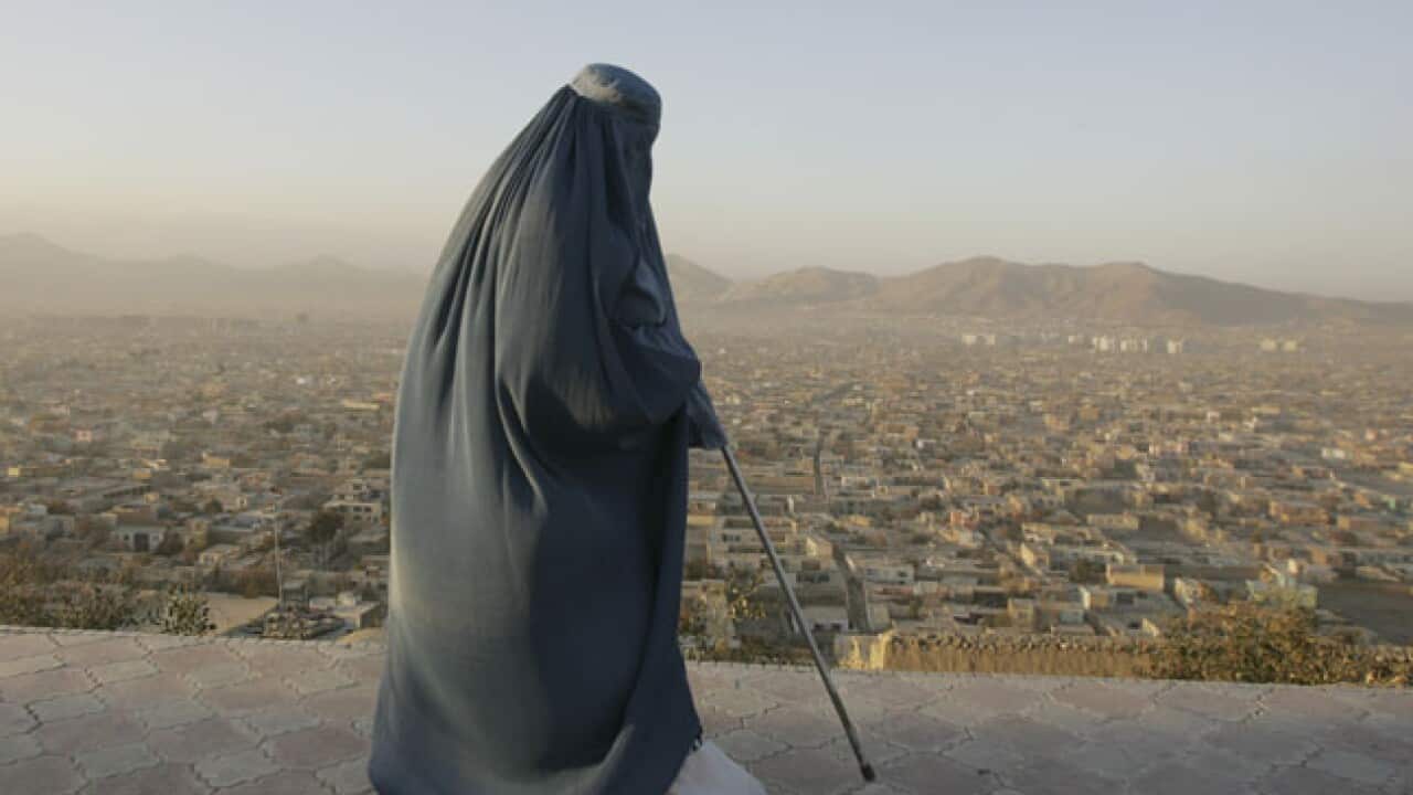 afghan women_b_141112_aap_856161505