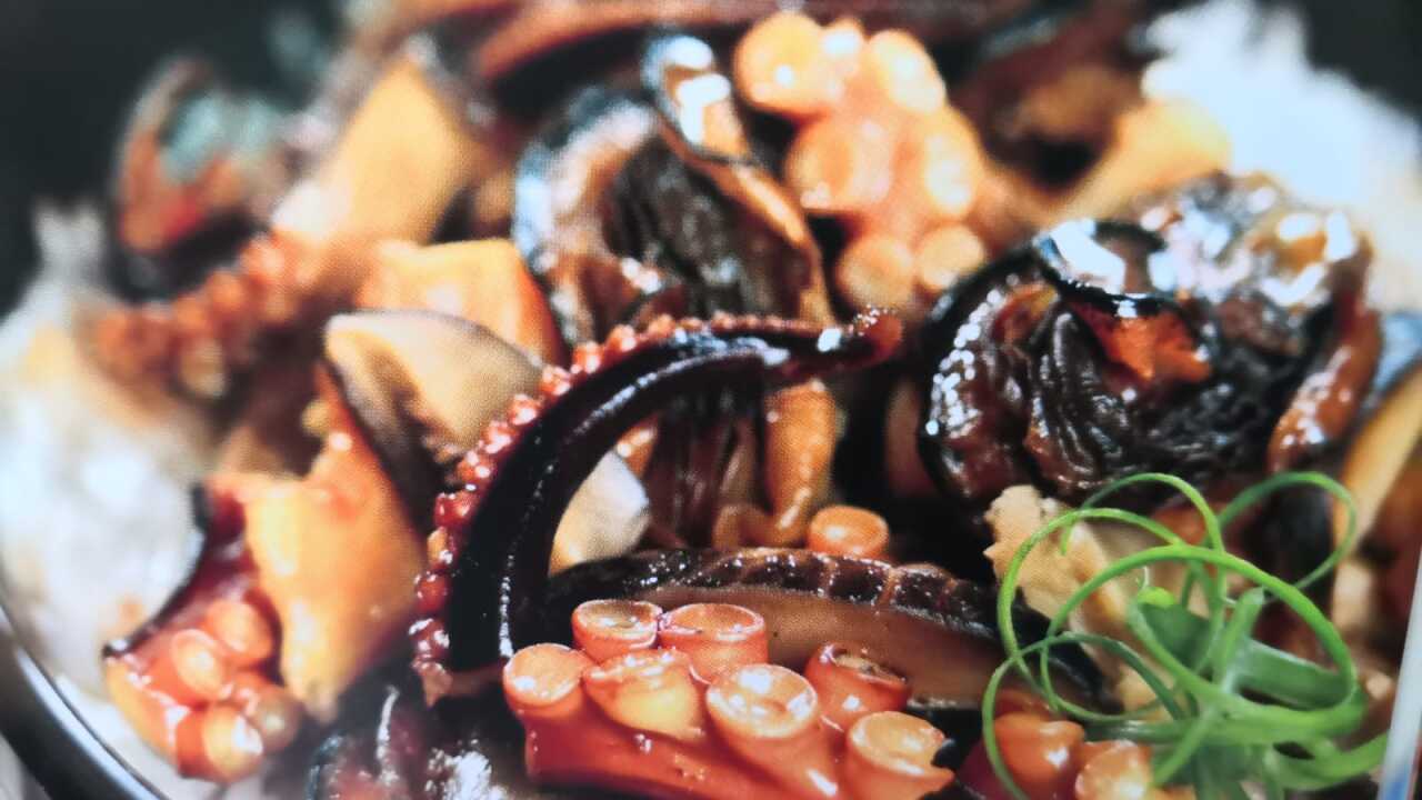 章魚乾原來不只可以用來煲湯,也可做煲仔飯。