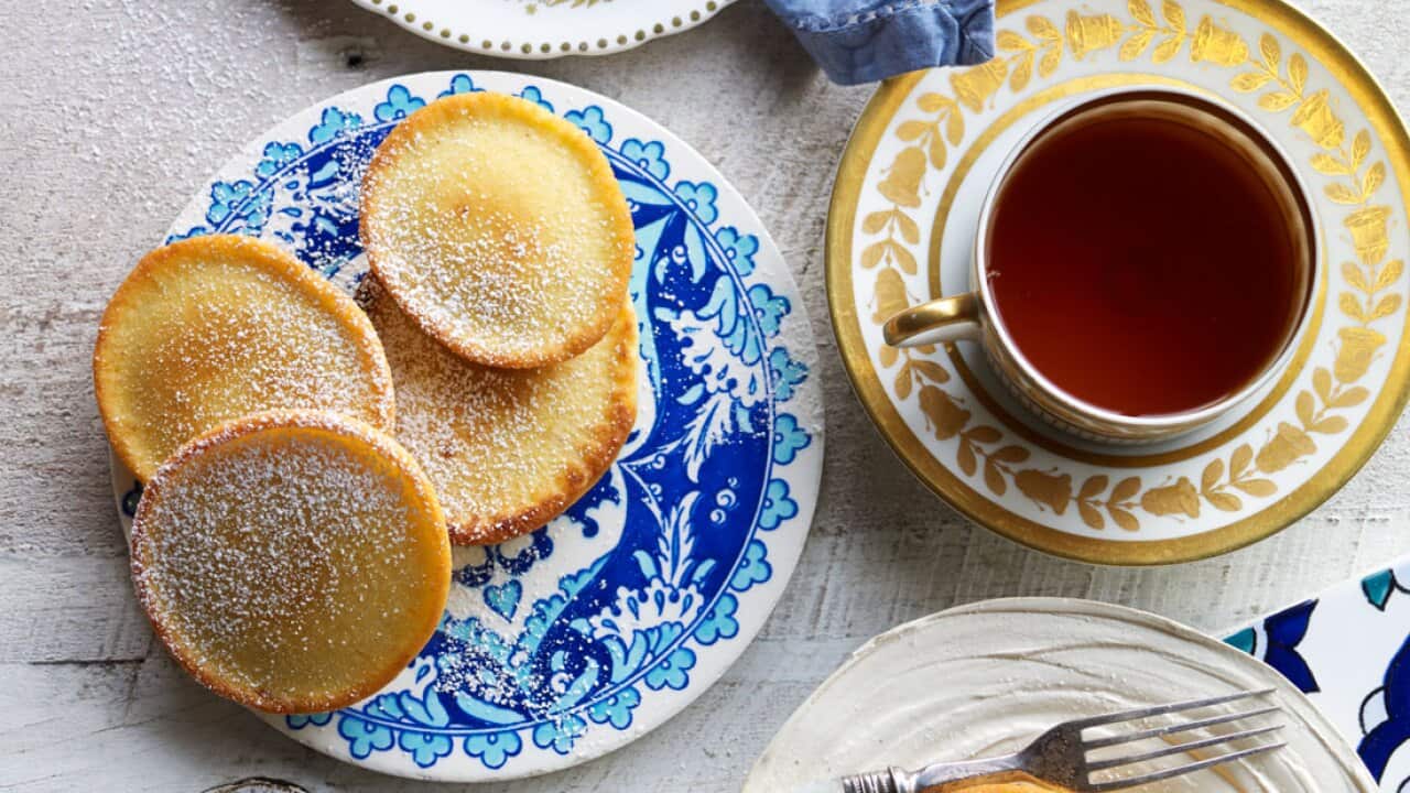 Cardamom and saffron cakes (khanfaroush)