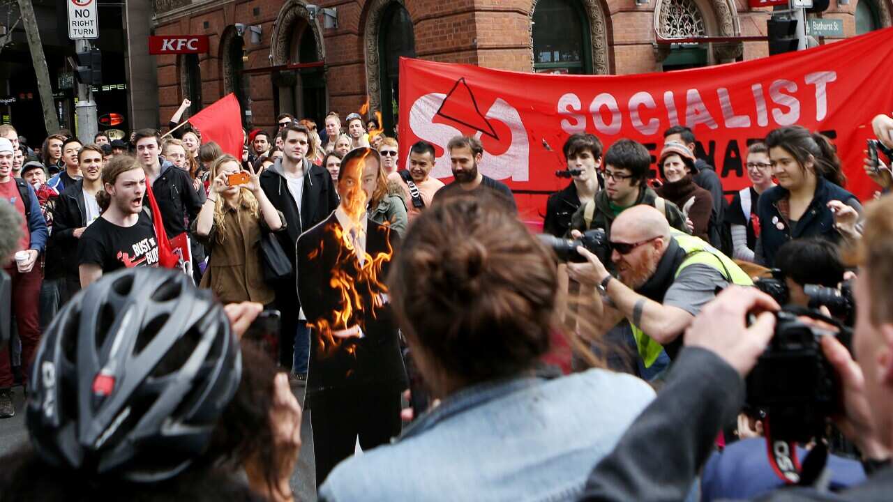 Students set alight an effigy of Christopher Pyne, Sydney on August 20, 2014. (File: AAP)