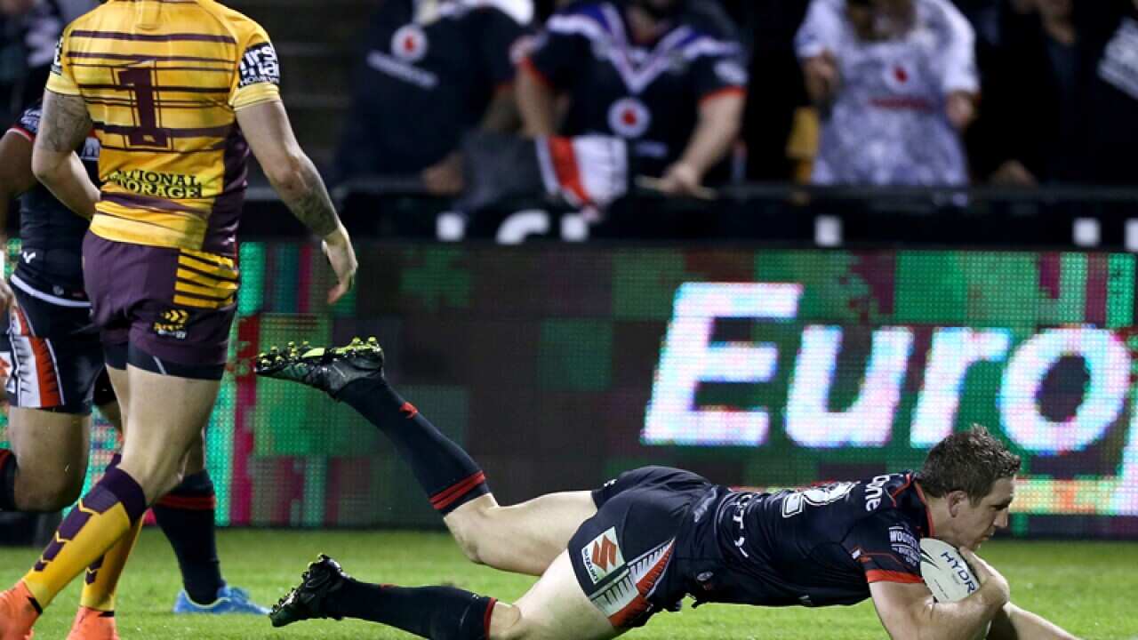Warriors captain Ryan Hoffman scores a try