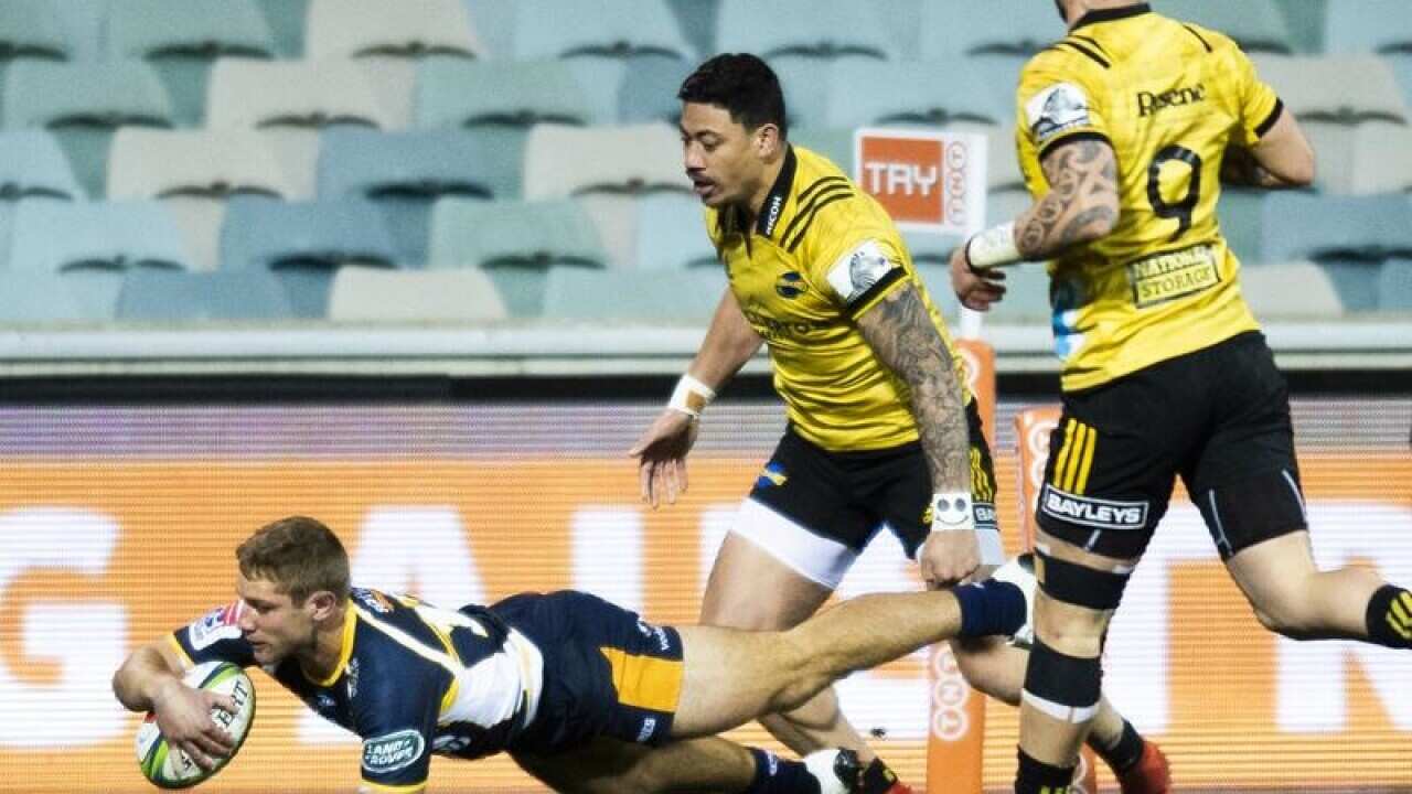 Kyle Godwin of the Brumbies scores a try