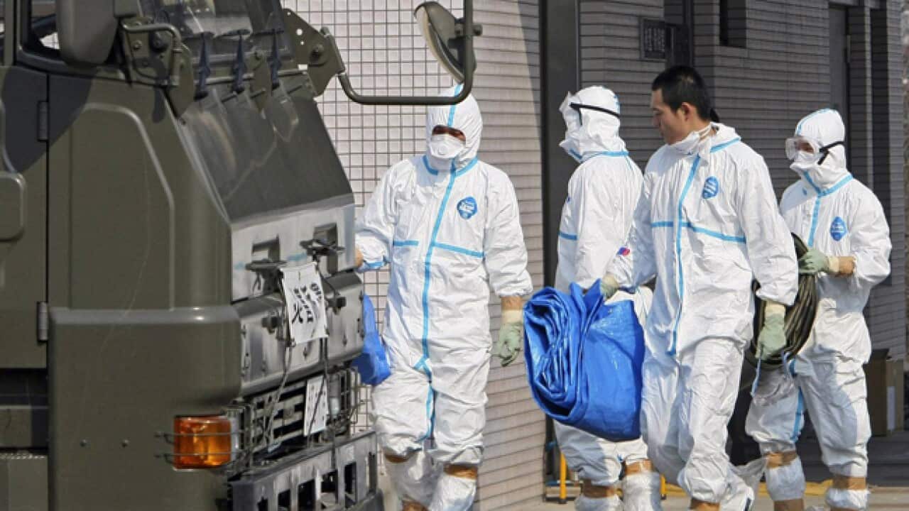 Fukushima_japan_workers_250311_B_AAP_1141444017