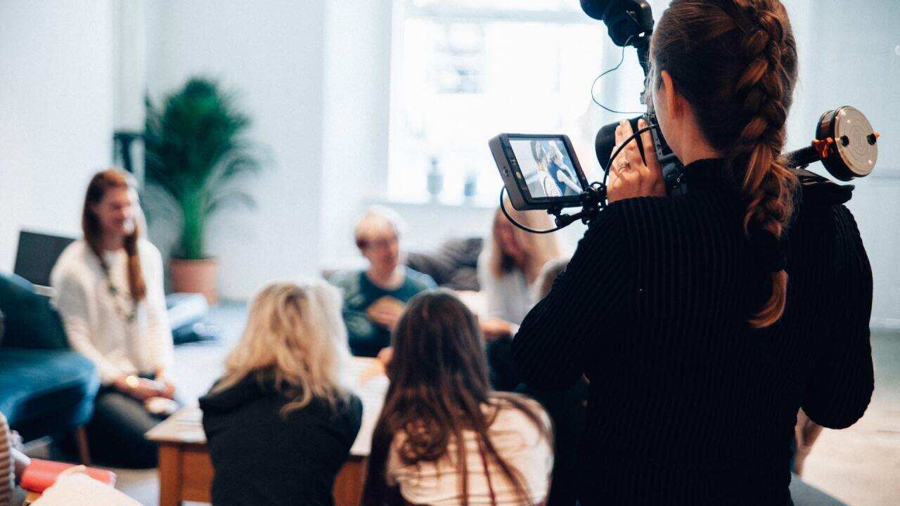 vanilla-bear-films-JEwNQerg3Hs-unsplash.jpg