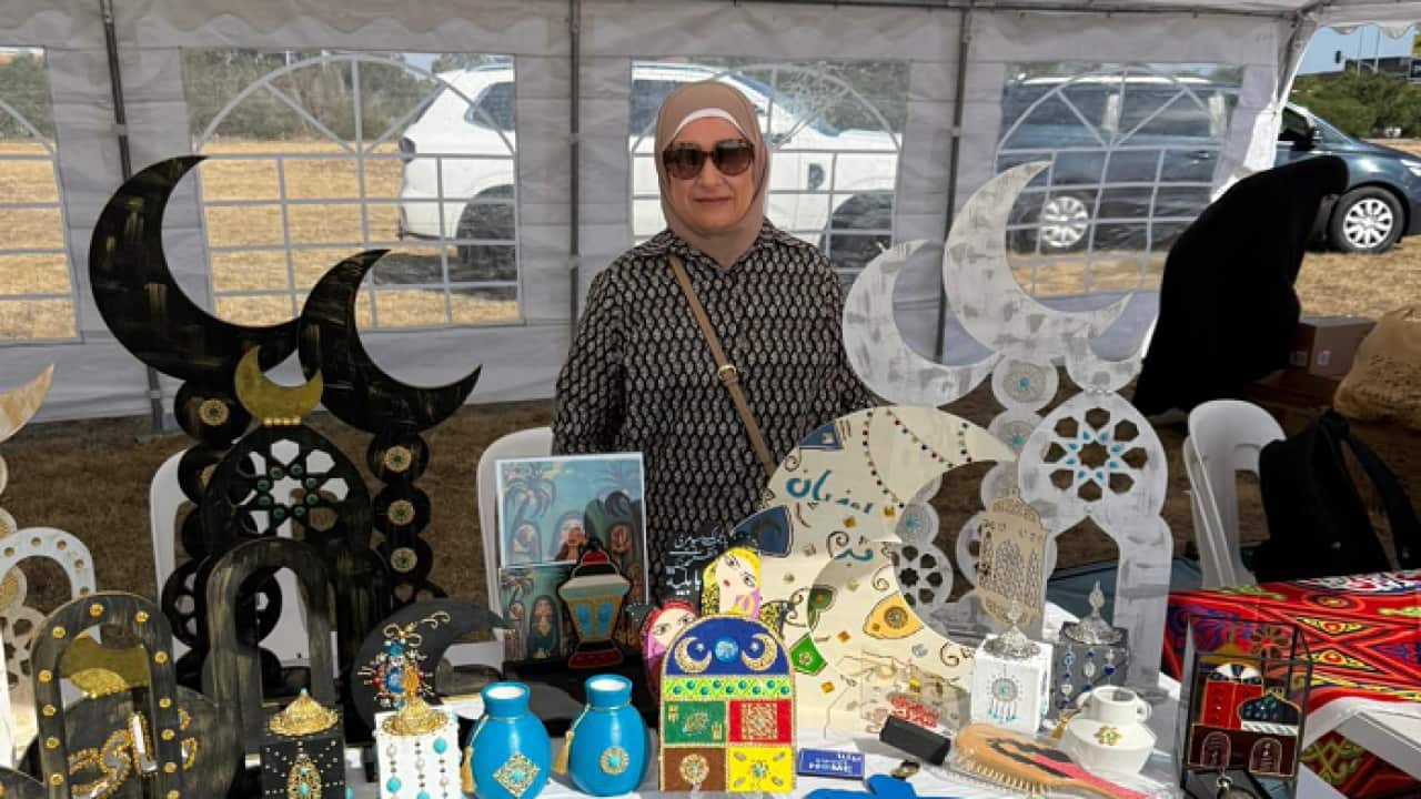 الفنانة سحر نامق.png