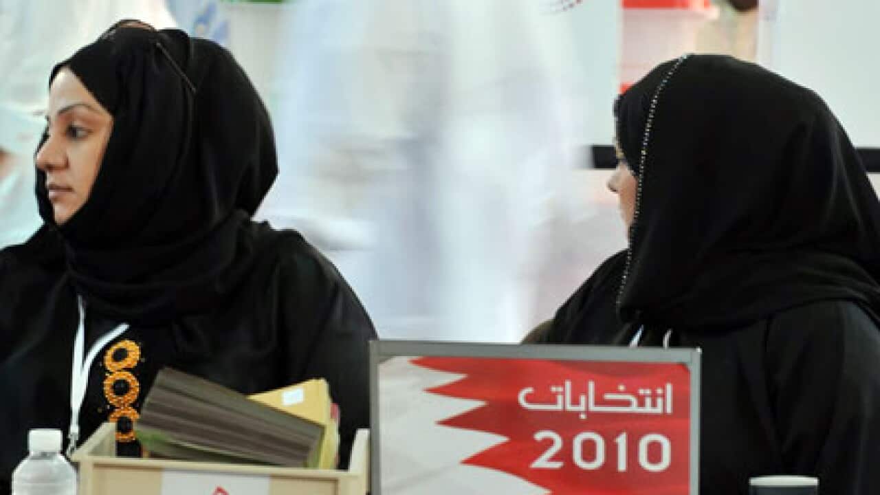 101025_bahrain_vote_L_epa_760648051