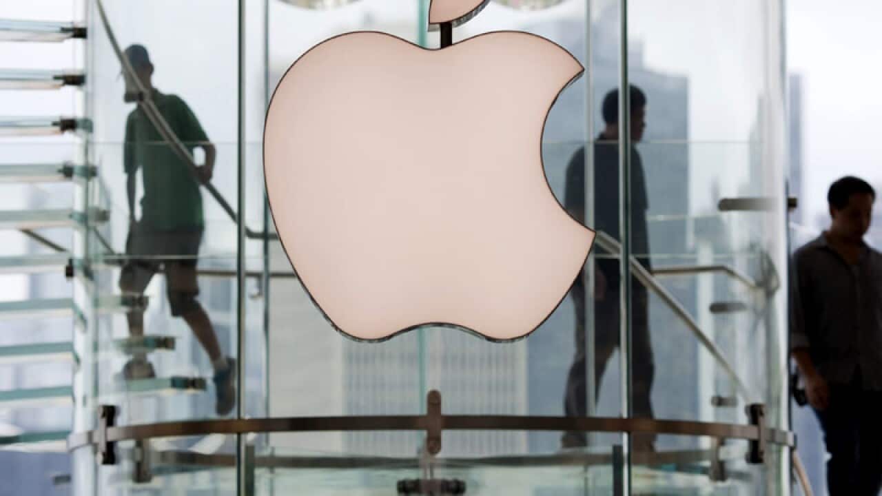 Apple sags in latest quarter