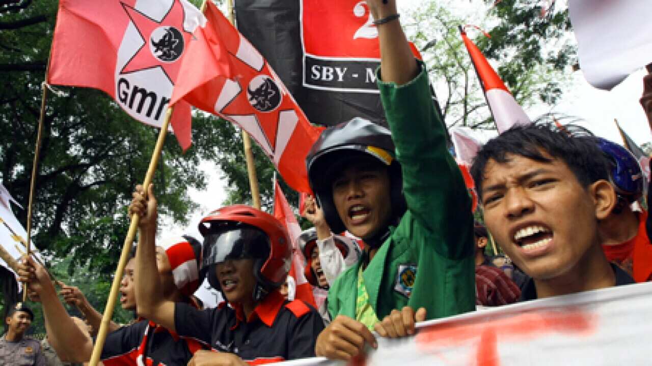 indonesia_SBY_protest_101020_B_ap_1896354009