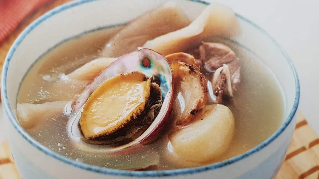 鮮鮑魚可提升湯水的鮮味,也令這味藥材湯更加滋補。