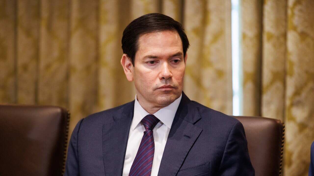 US president hosts cabinet meeting at White House