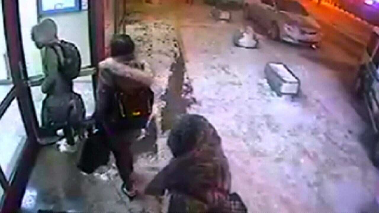 Missing UK schoolgirls caught on CCTV in Istanbul