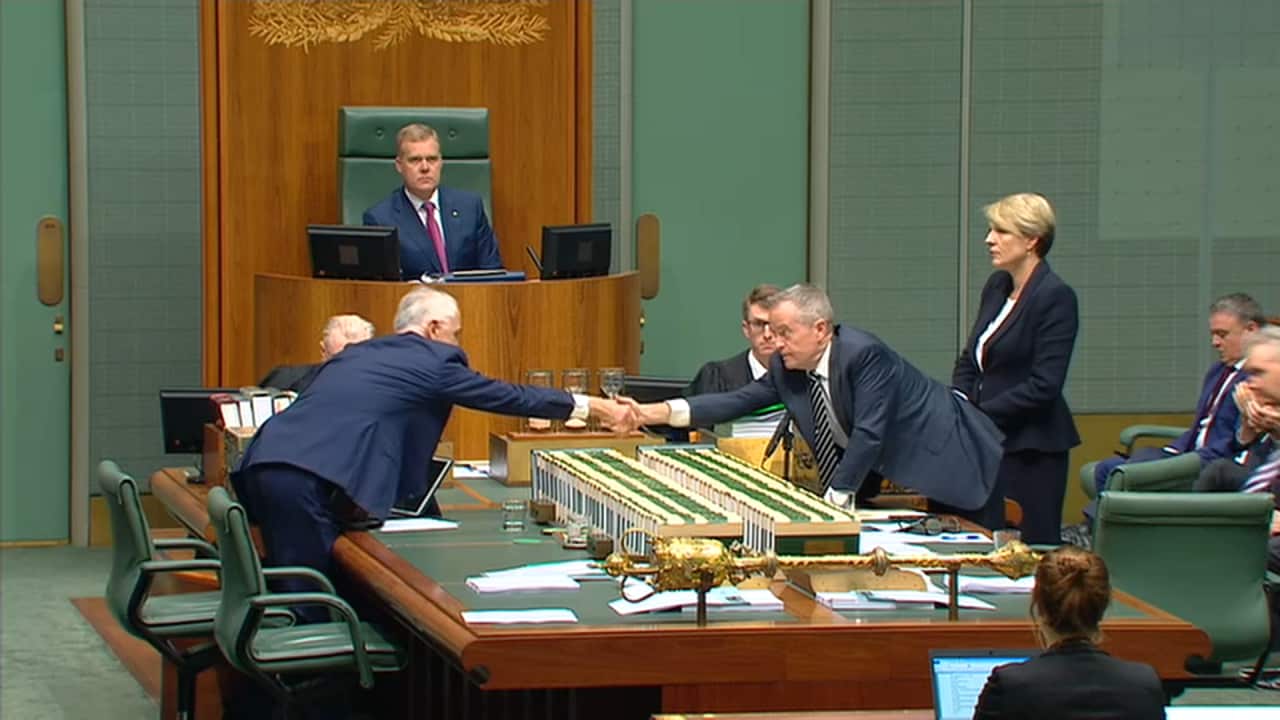 Turnbull and Shorten shake hands in the House of Reps