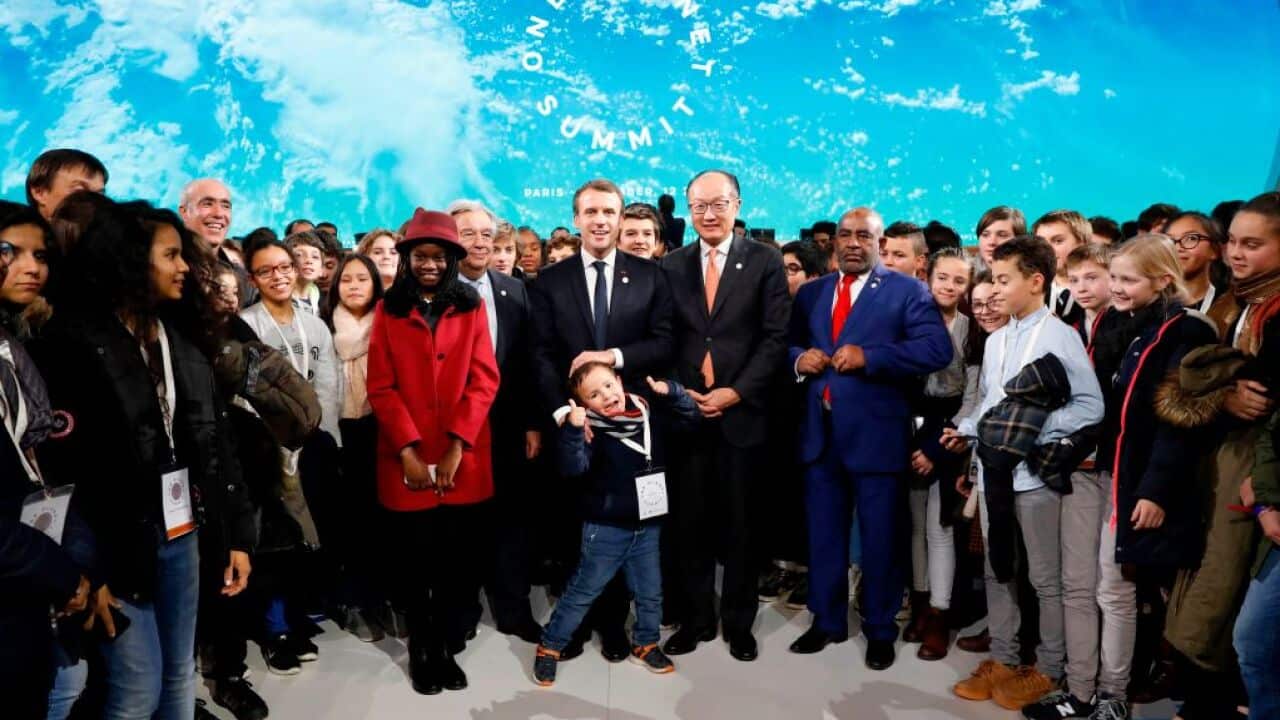 French President Emmanuel Macron (C) poses with World Bank President Jim Yong Kim (7-R), and Comores President Azali Assoumani (6-R)