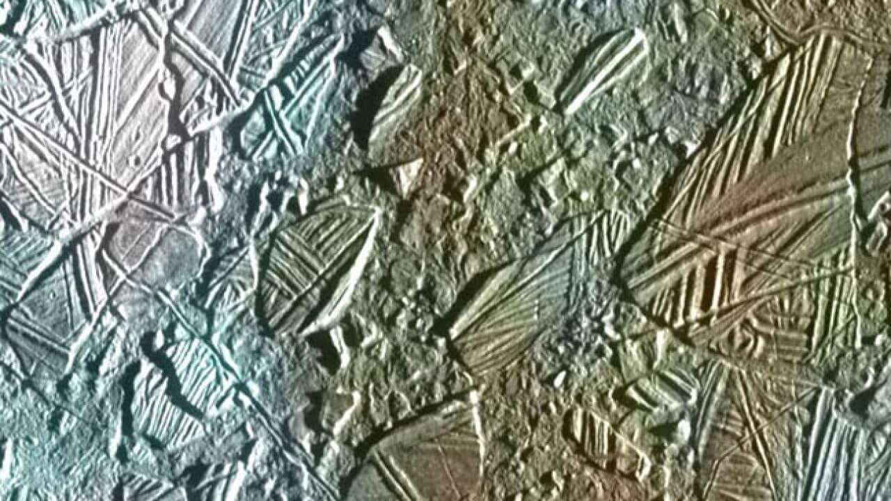 Jupiter_Europa_surface_L_111117_aap_1833795967