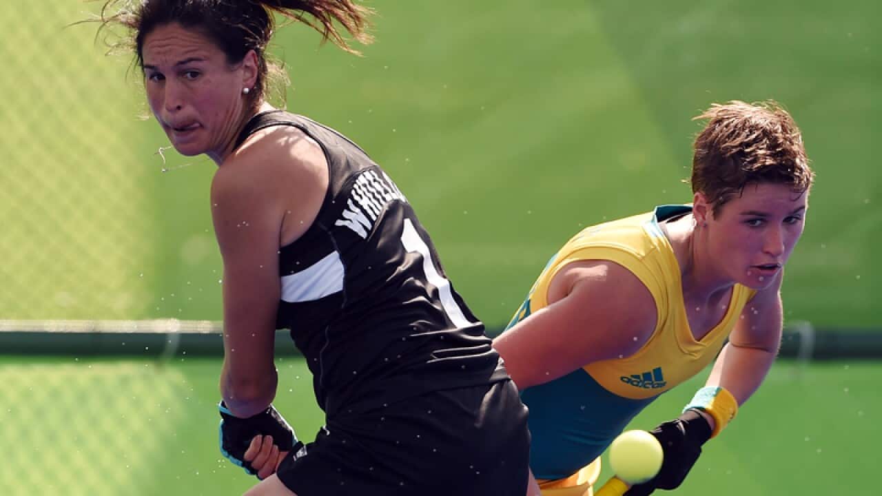 Australia's Kathryn Slattery (R)