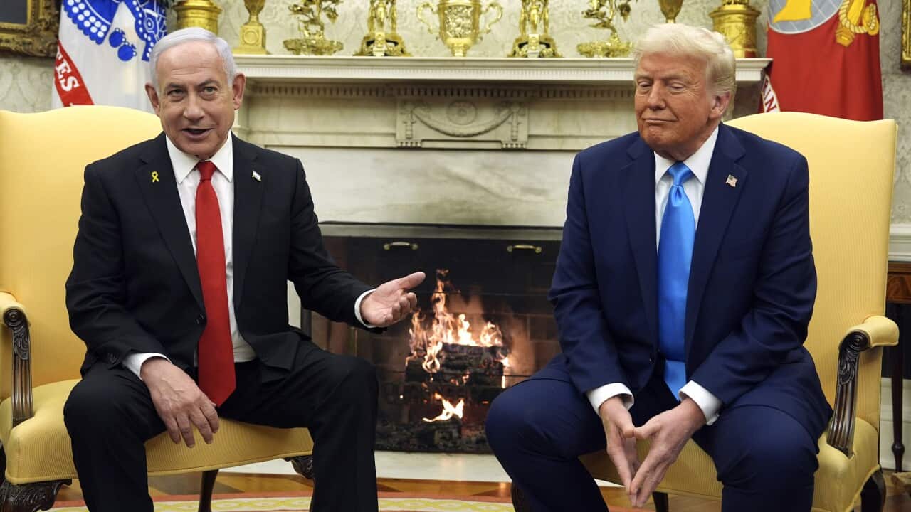 Donald Trump (right) and Benjamin Netanyahu sitting and talking.