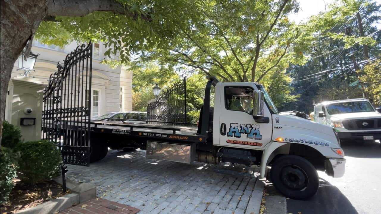 The BFI conducts searches it NY and Washington houses associated with Russian businessman Oleg Deripaska