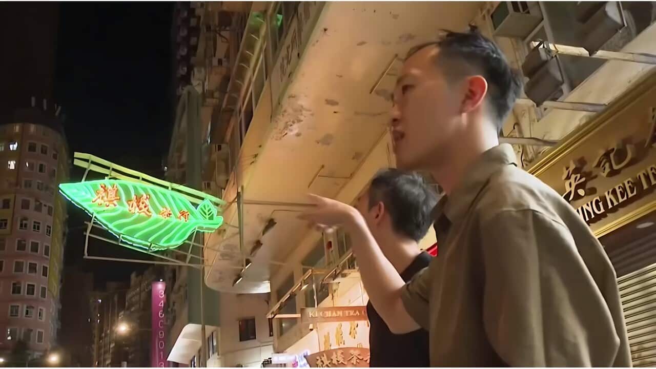 Kevin Mak (R) and Ken Fung with one of their favourite signs (AP).jpg