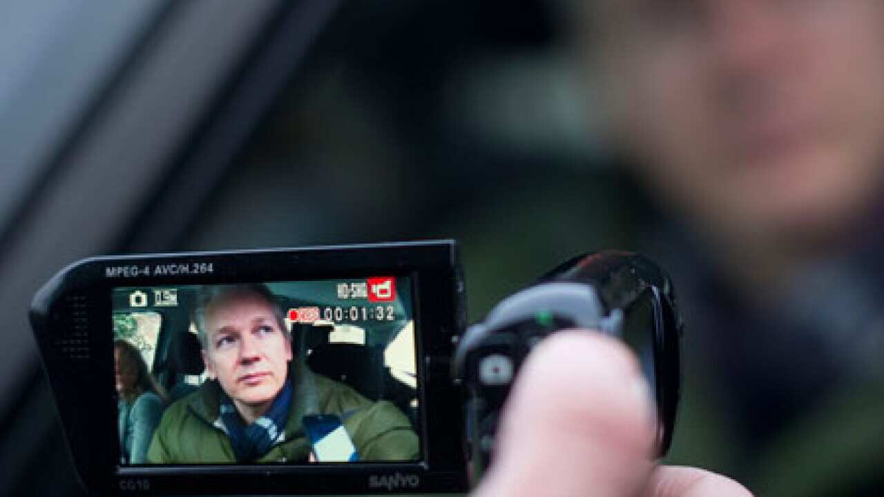 Assange-Book_B_Getty_1129682512