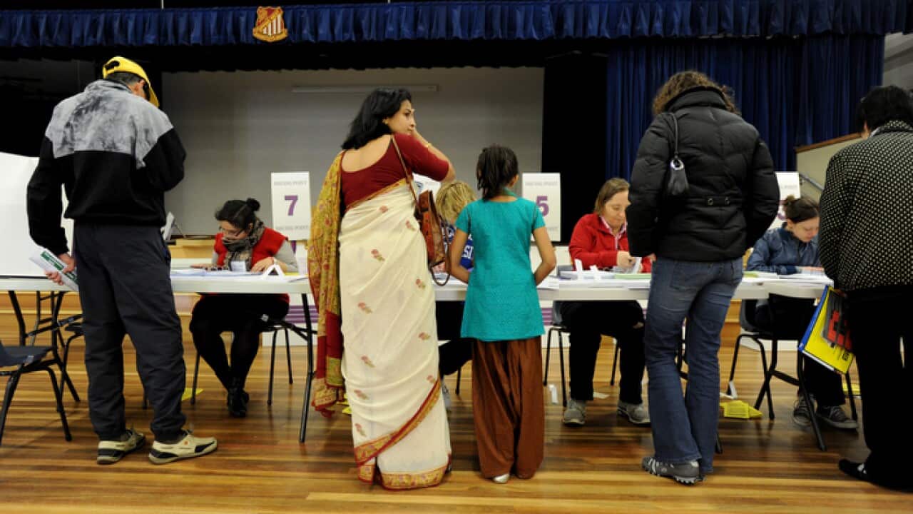 Voters que at a polling booth at West Epping Public School in the electorate of Bennelong in Sydney, Saturday, Aug. 21, 2010. (AAP Image/Tracey Nearmy) NO ARCHIVING