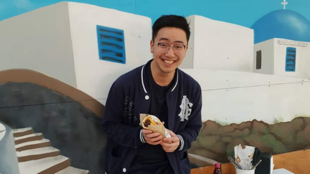 Simonn Nguyen is a Vietnamese student who loves all things Greek