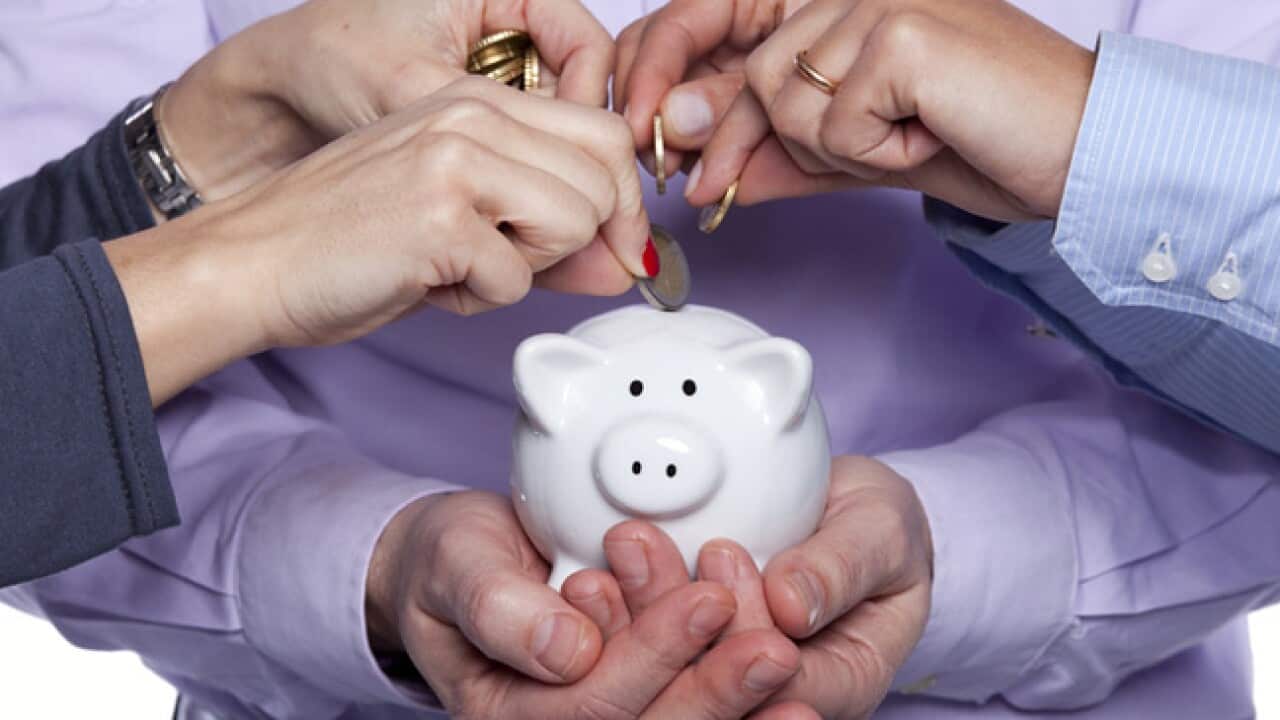 crowdfunding_creativecommons_b_838496171