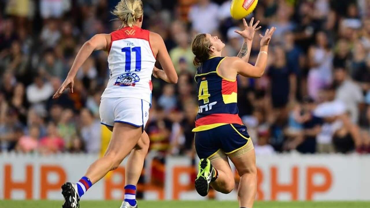 Lauren Spark (L) and Chloe Scheer