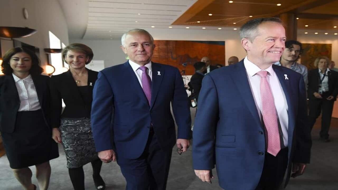 Labor leader Bill Shorten (r) and Prime Minister Malcolm Turnbull