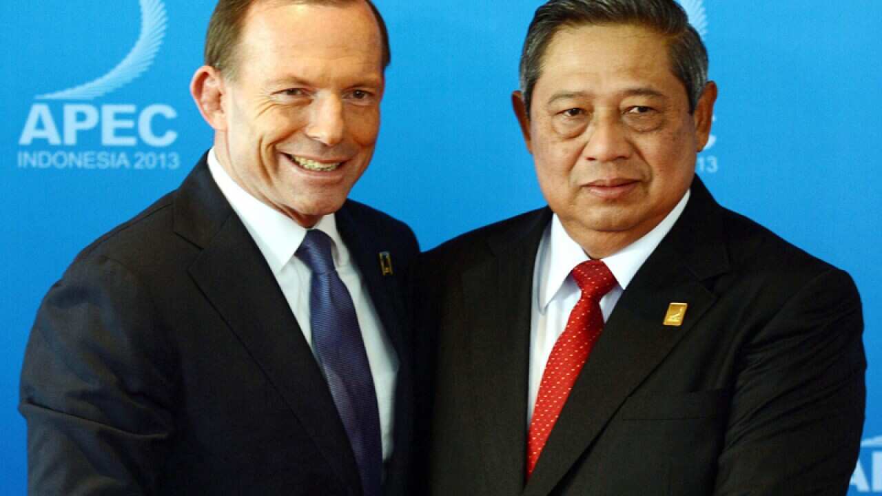 Indonesian President Susilo Bambang Yudhoyono (R) and Tony Abbott
