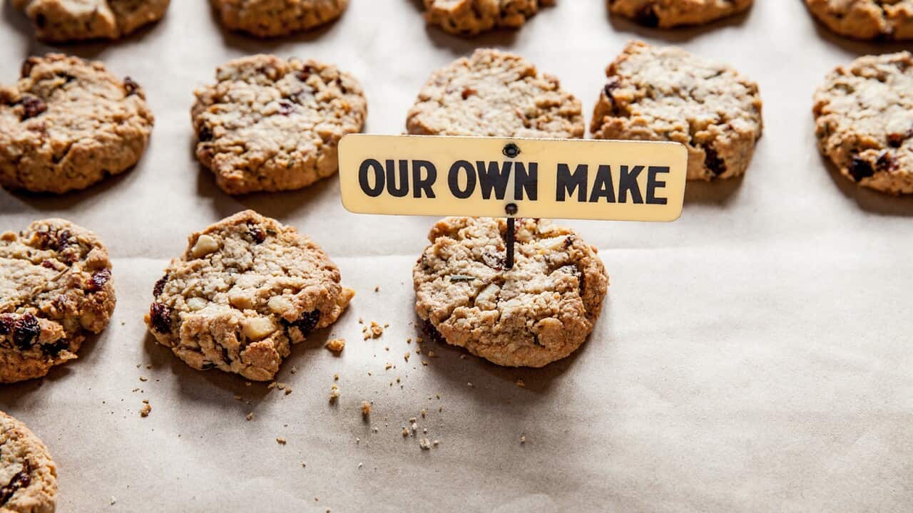 Raisin and rosemary cookies