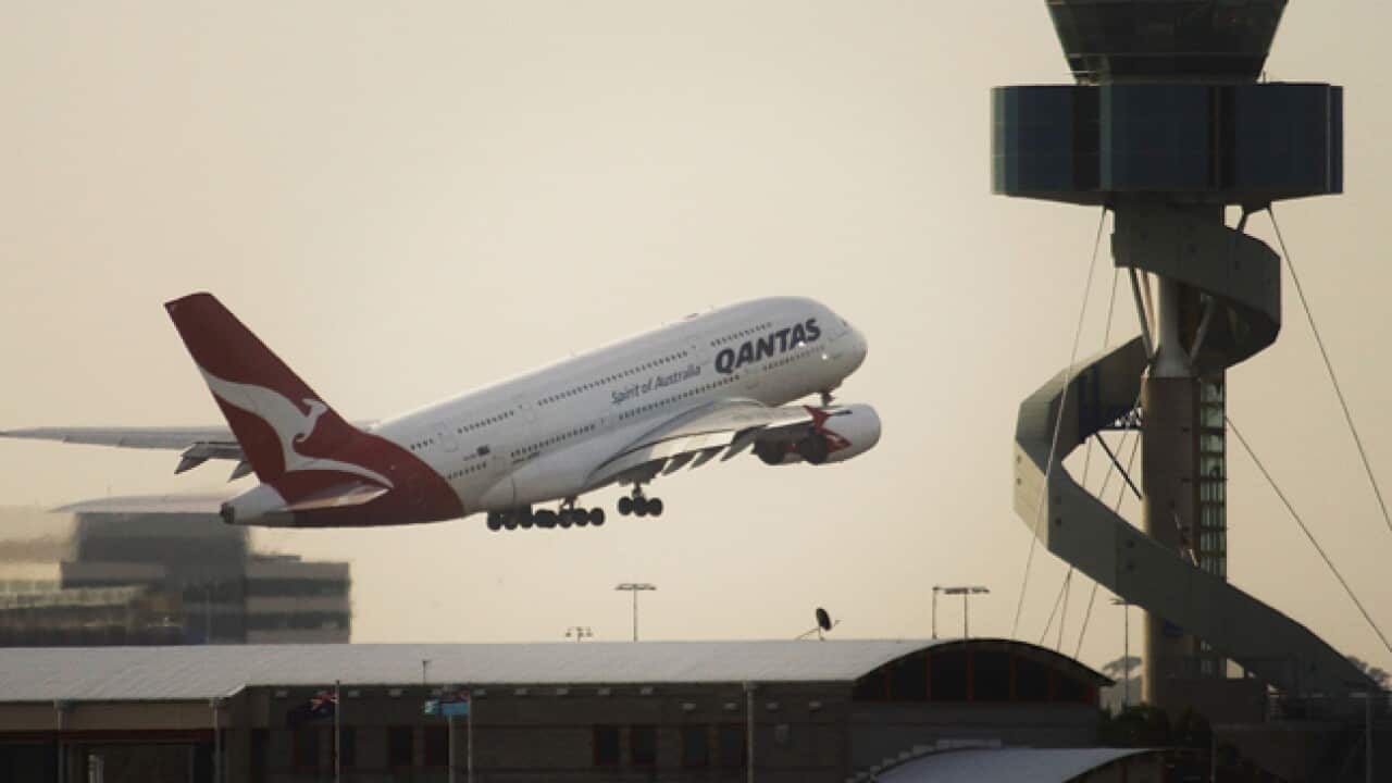 Qantas_take-off_300311_B_AAP_1347869431
