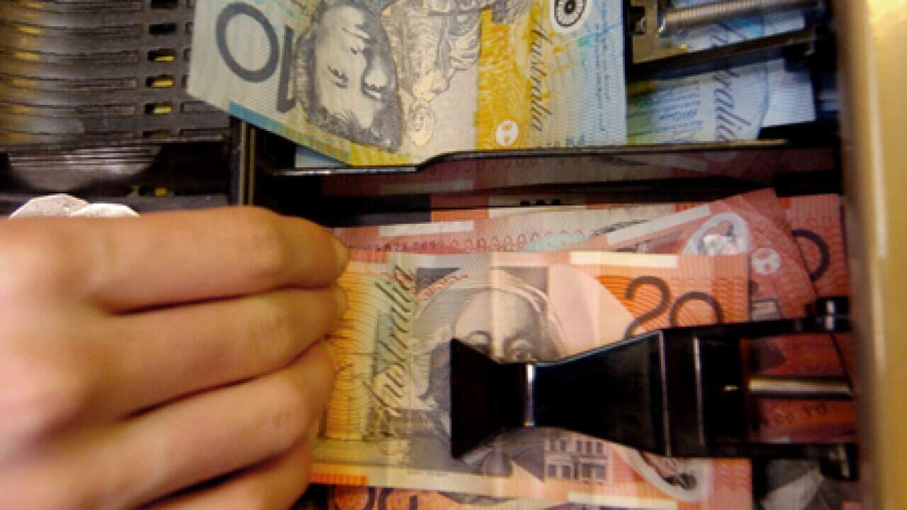 dollar_cash_money_b_till_100413_aap_1572613383