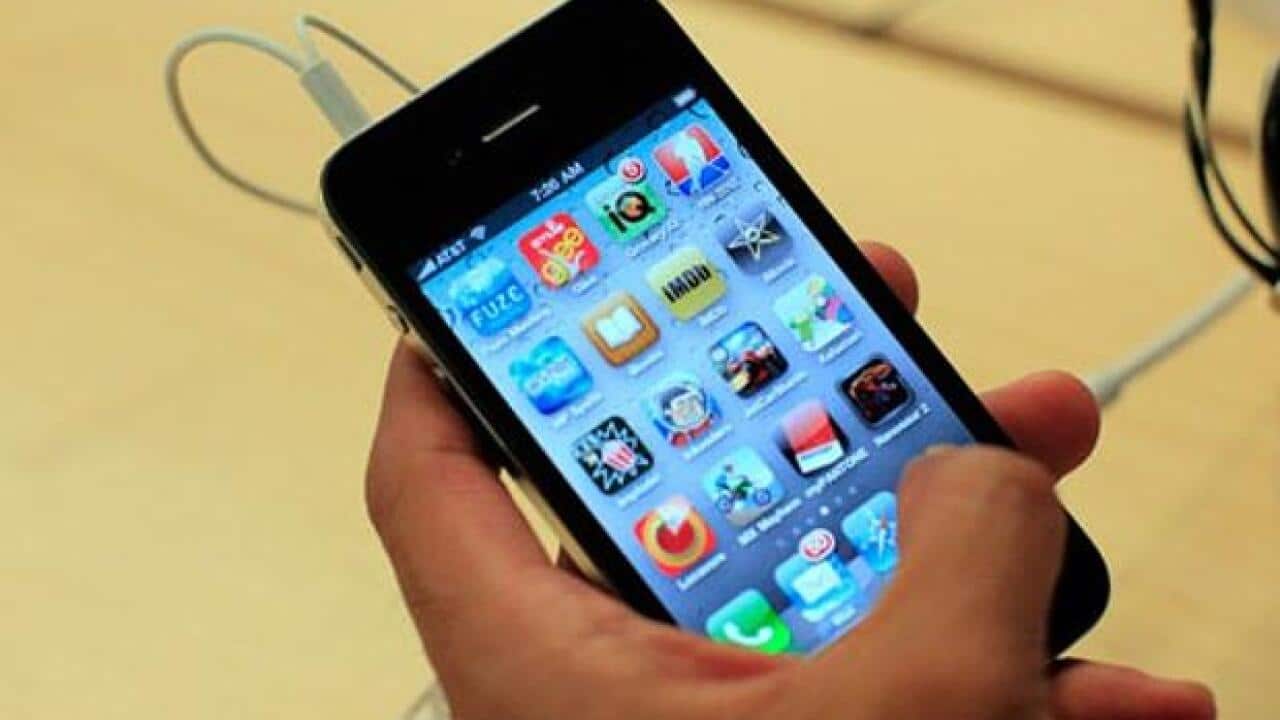 smartphone app to help refugee men