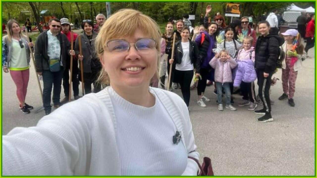 Наталия Елис с група доброволци.