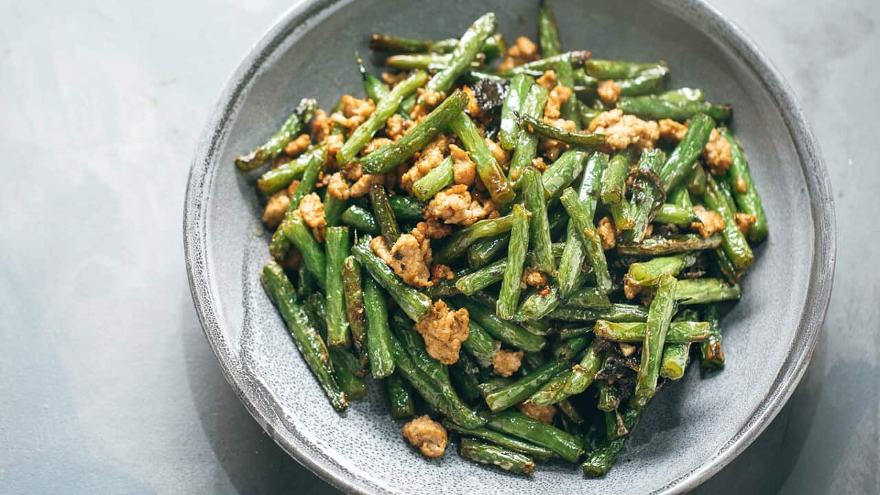 Dry-fried green beans with pork and Chinese olive