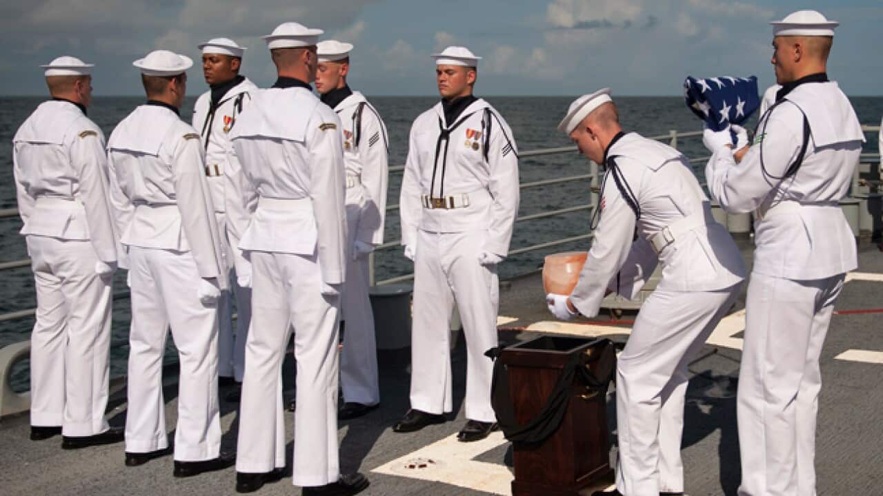 neil_armstrong_ashes_120915_aap_b_19117747