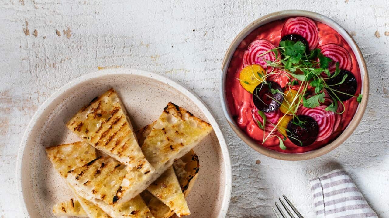 Beetroot dip with Turkish bread