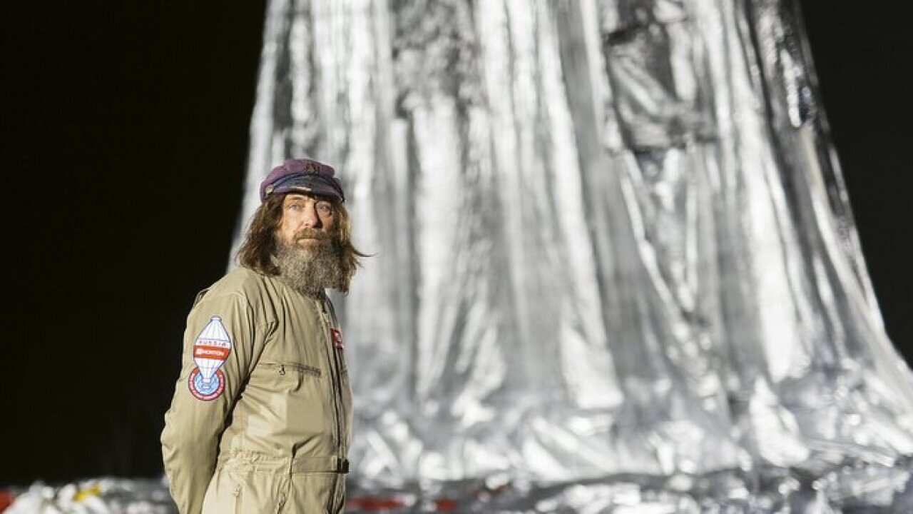 Russian balloonist set to smash the world circumnavigation record.