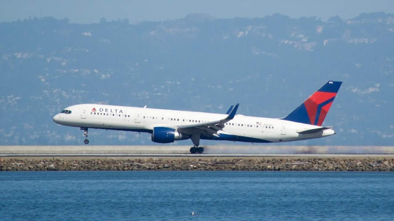 “Delta Airlines Boeing 757 -200 smokey touchdown, SFO DSC_0640“