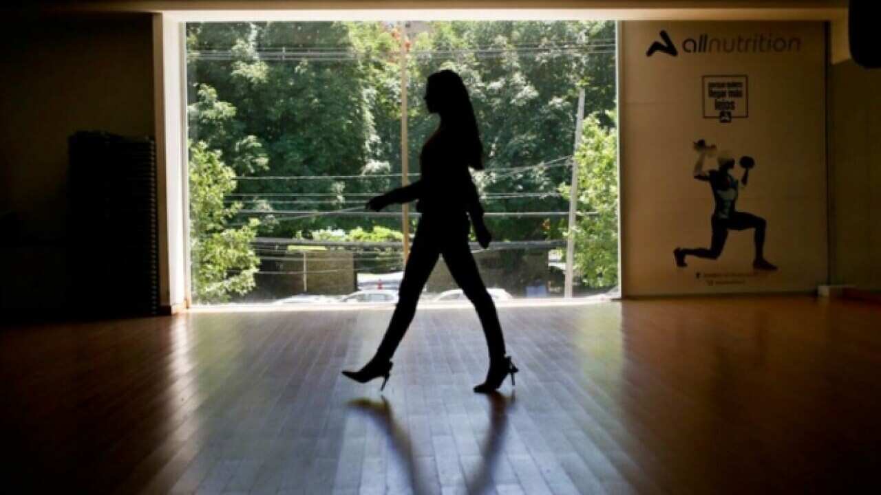 beauty queen rehearsing