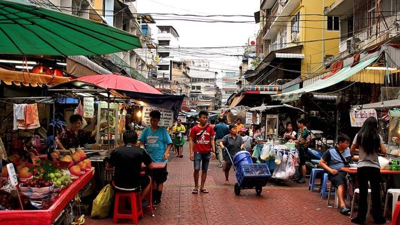 ตลาดบนถนนในกรุงเทพมหานคร