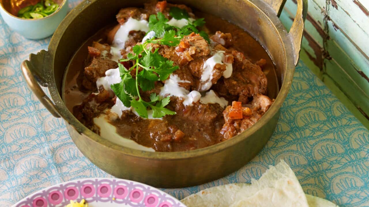 Coconut chicken curry (kozhi vartha kozhambu)