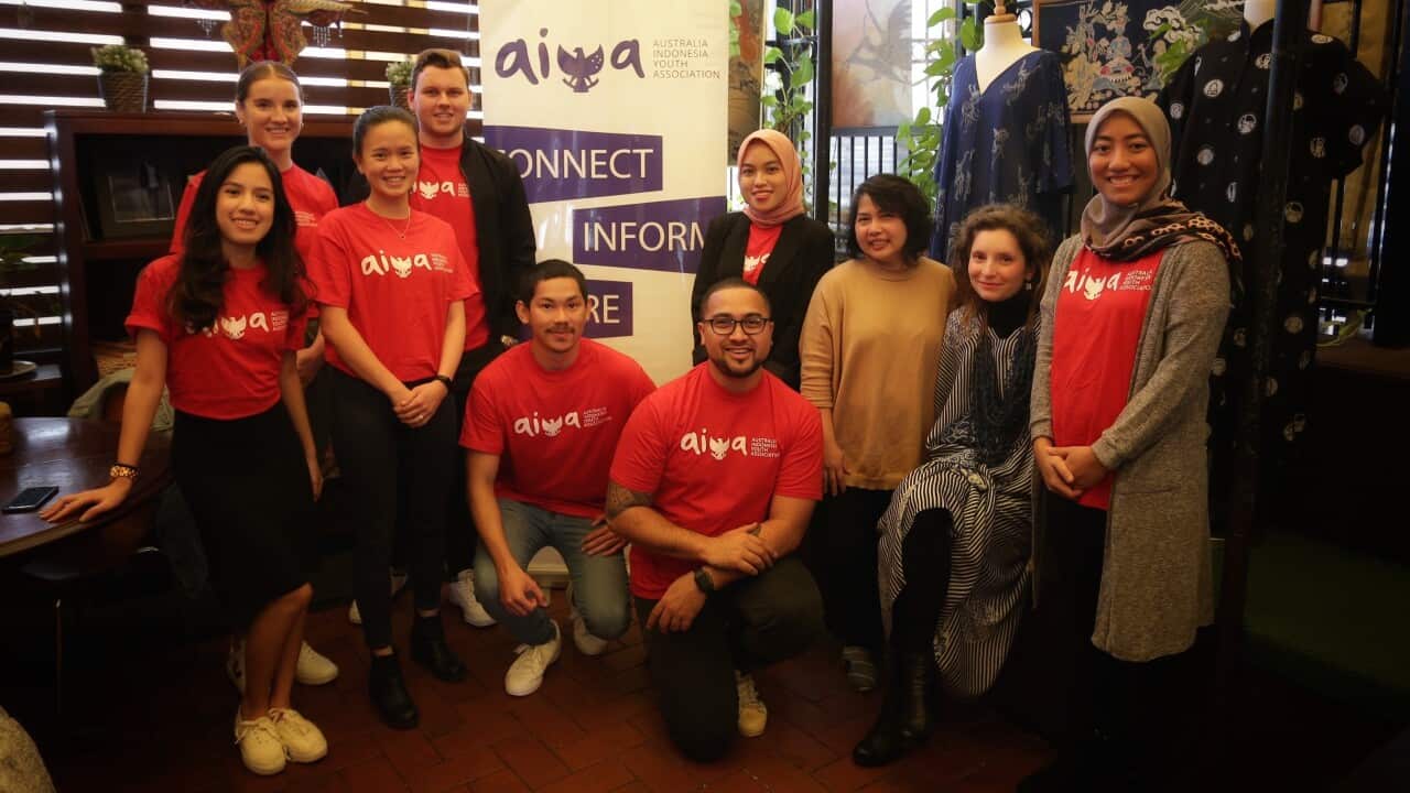 Levina Risdya (far right) and AIYA Queensland committee having their picture taken at Sendok Garpu Indonesian Restaurant, Brisbane during “Food and Fashion Diplomacy: Introducing Indonesia in Australia” event.