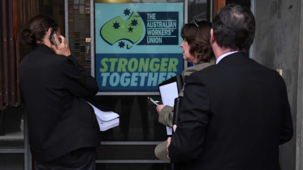 Federal police officers arrive at the offices of the Victorian brach of the AWU in west Melbourne, Oct 24, 2017