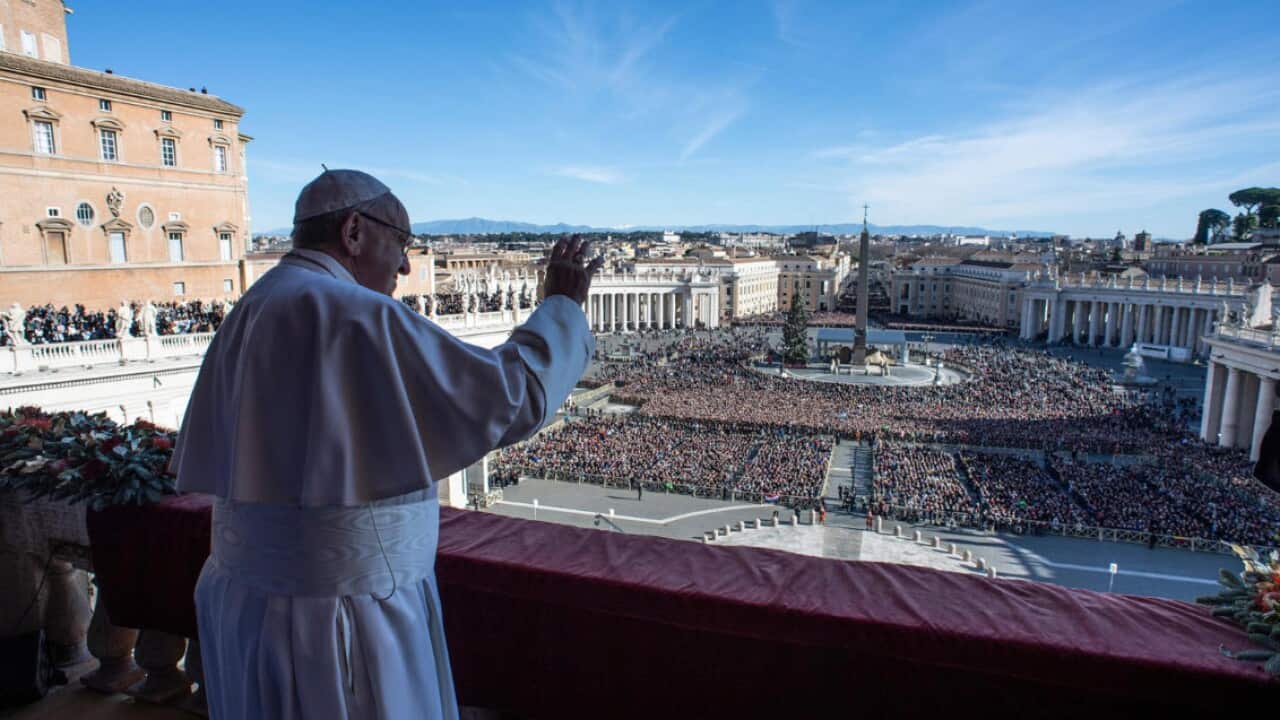 ope Francis delivering the traditional Urbi et Orbi Christmas Day blessing from the central balcony of St. Peter's Basilica at the Vatican, 25 December 2018 (AAP)