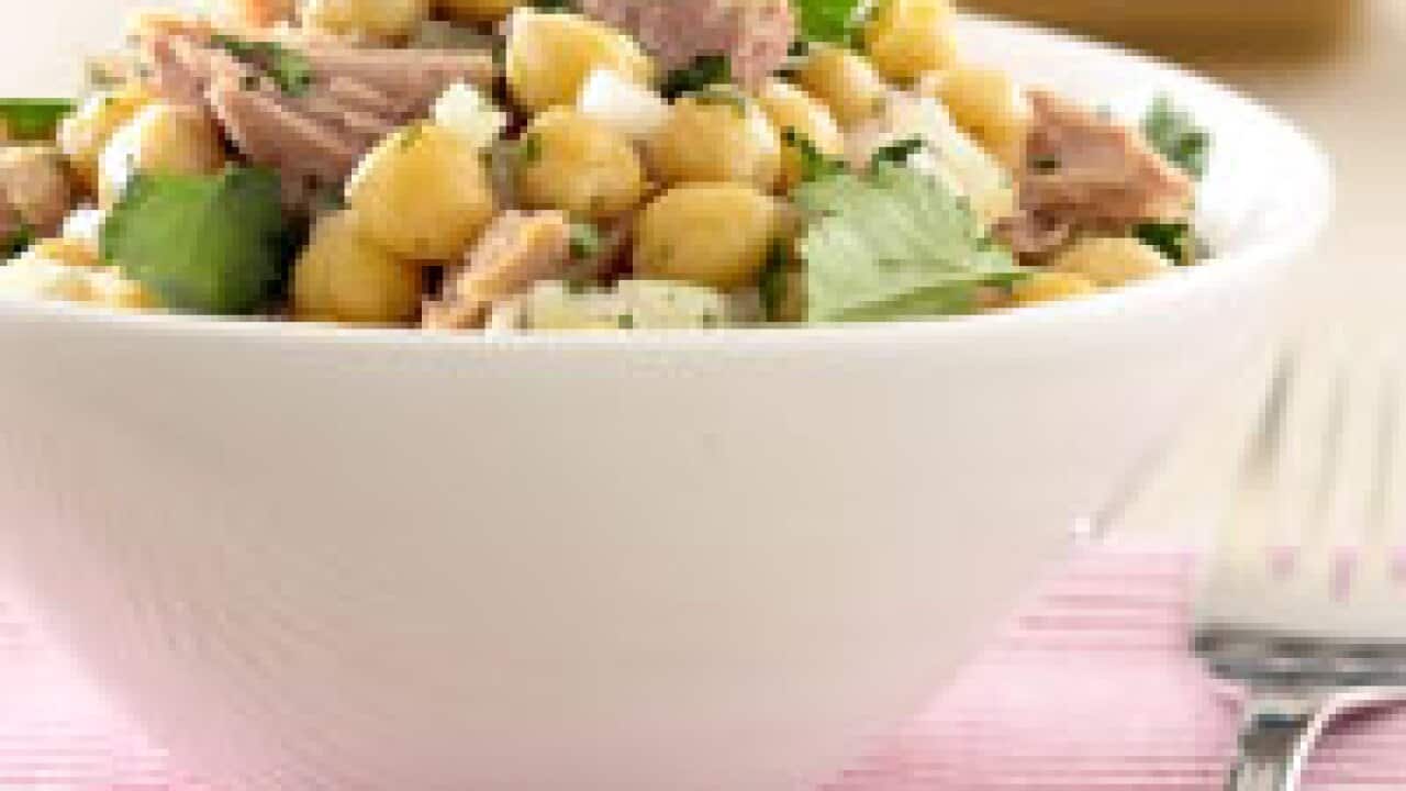 Tuna and chickpea salad